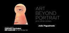 Imagem com rosto a espreitar por buraco de fechadura com título "Arte além do retrato e outras histórias"